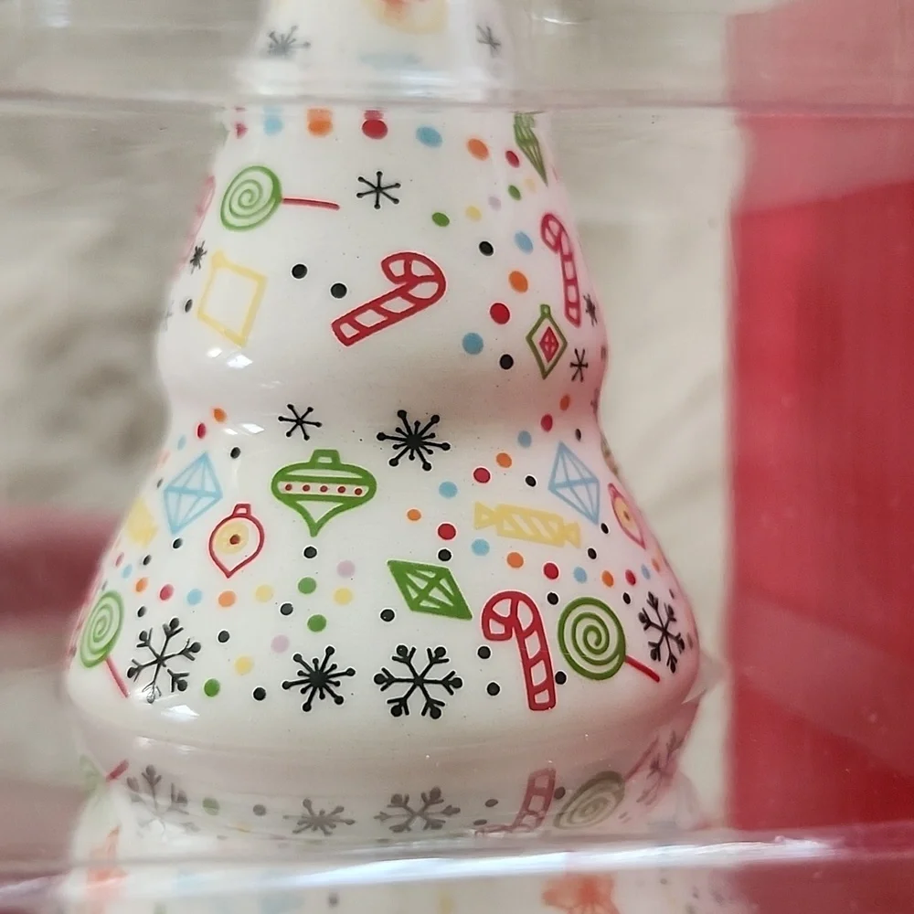 Hallmark stacking salt and pepper shakers Christmas design. NIB